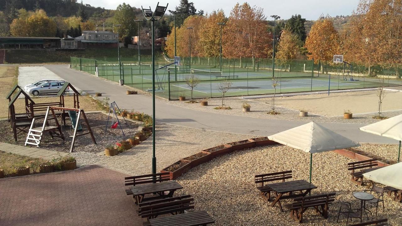 Hotel Marina Oasa Grocka Zewnętrze zdjęcie