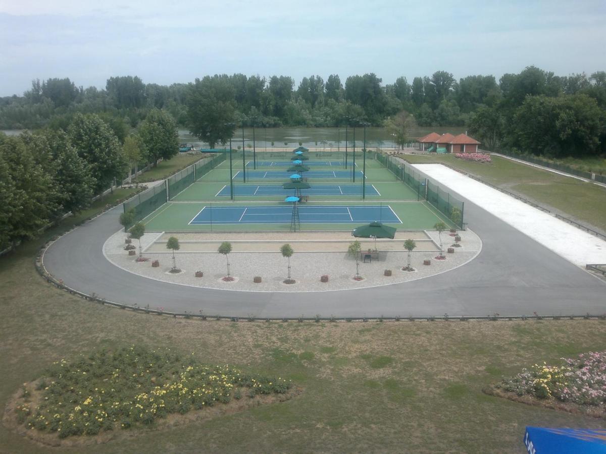 Hotel Marina Oasa Grocka Zewnętrze zdjęcie